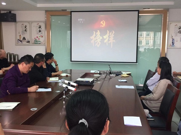 8、觀看《榜樣4》.jpg